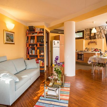 Appartamento Casa Adriana Meina Esterno foto
